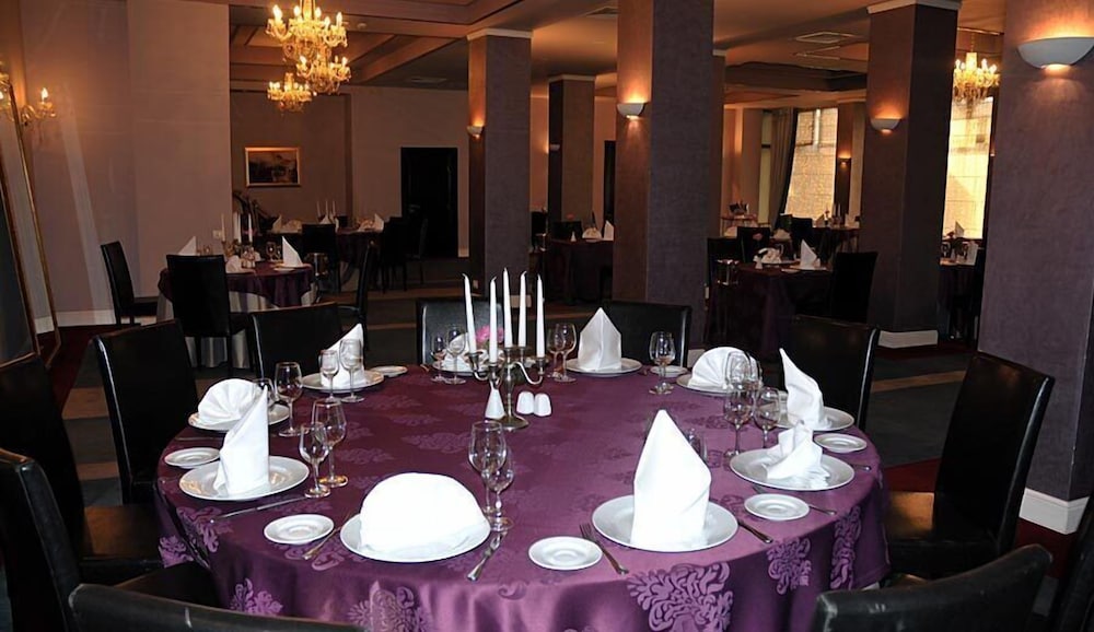 Dumbrava Hotel 56/70