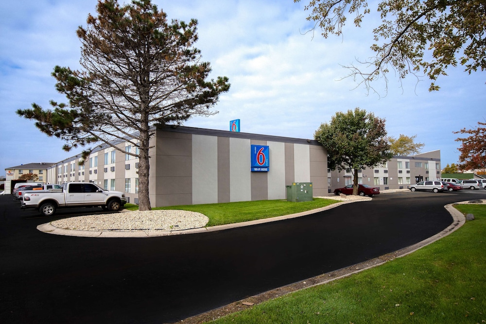 Motel6 Merrillville, IN 43/53