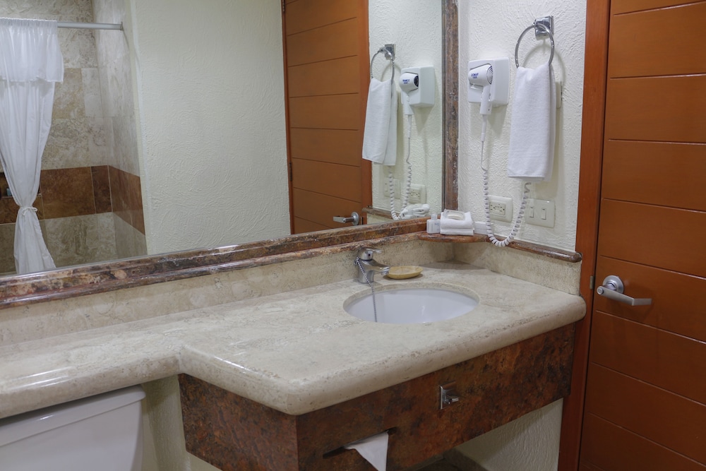 Plaza Pelicanos Grand Beach Resorts 12/65