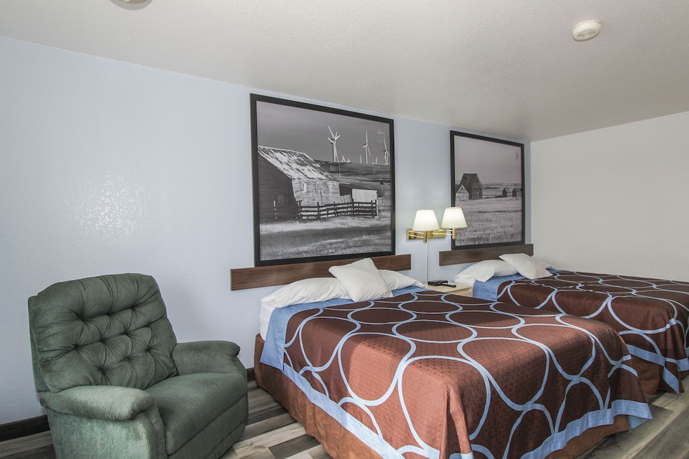 Super 8 By Wyndham Three Hills Ab 33/36