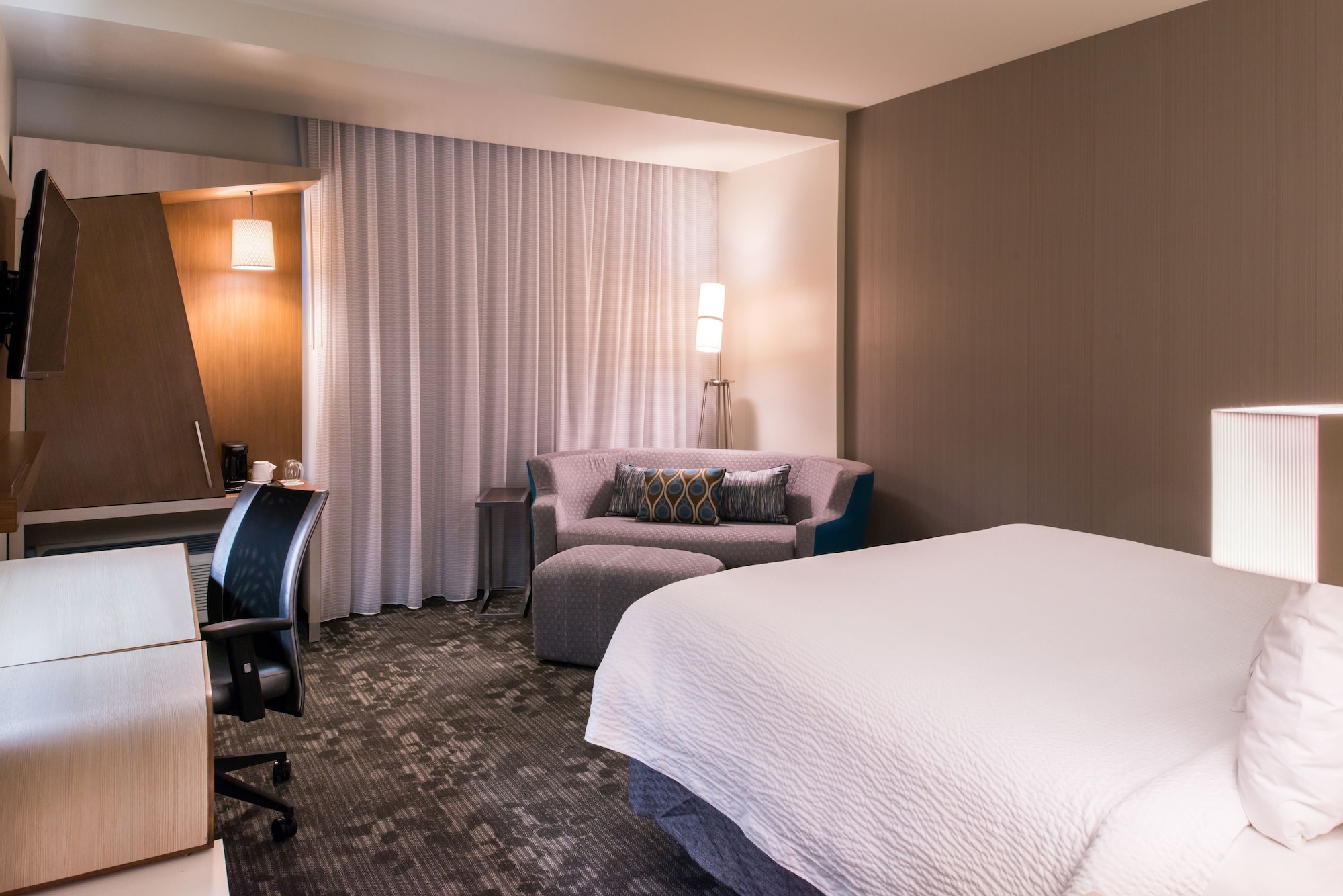 ROOM, KING BED, SOFA