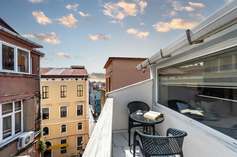 Taksim Trust Hotel (ex Ilya Pera Hotel) 2/63