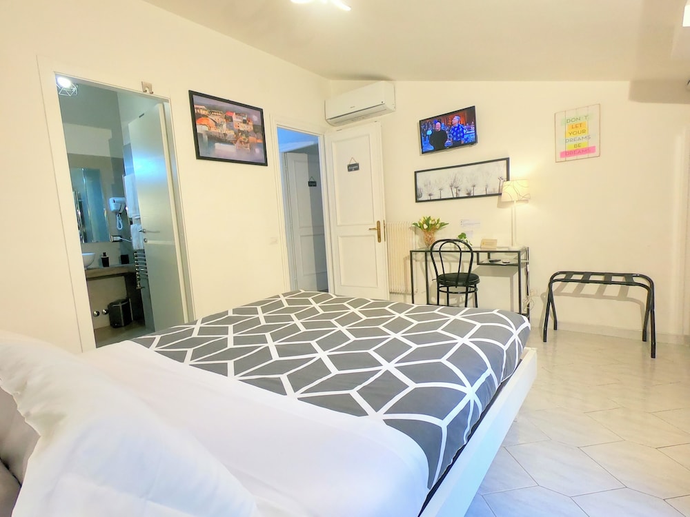ROOM, DOUBLE BED, BALCONY