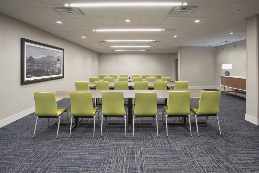 Holiday Inn Express & Suites Prospect Heights 44/50