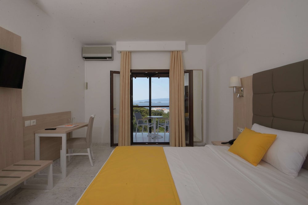 STANDARD, DOUBLE OR TWIN BED, SEA VIEW