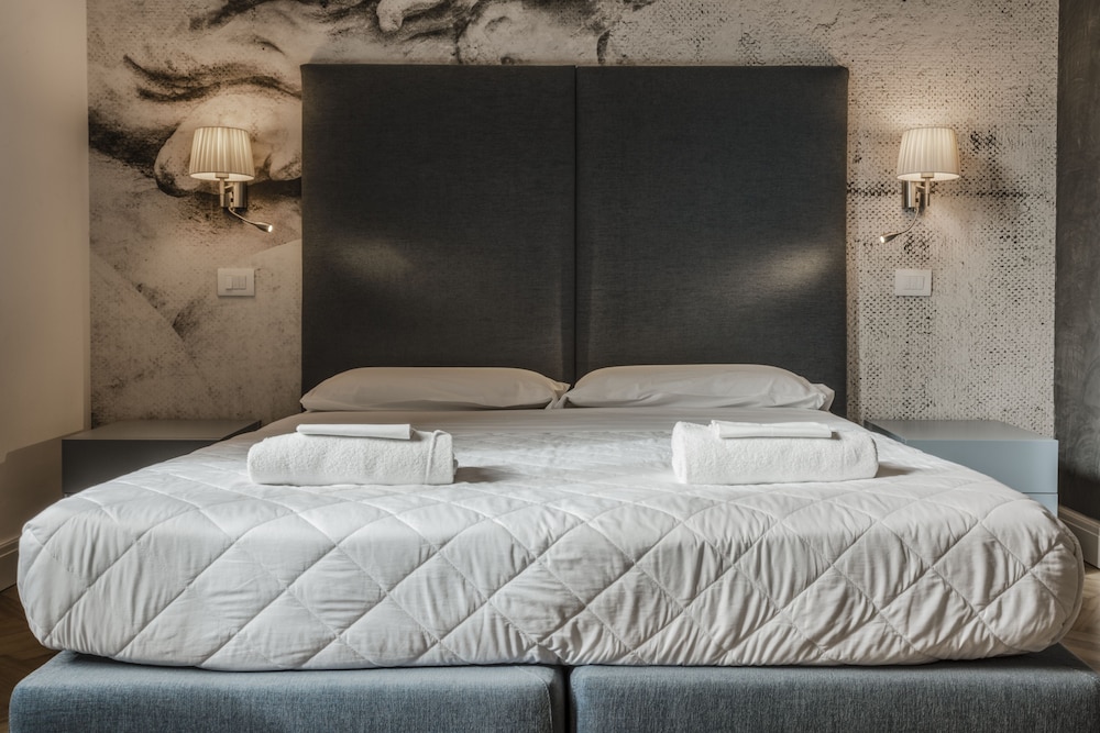 Daphne Guest Hause 27/41