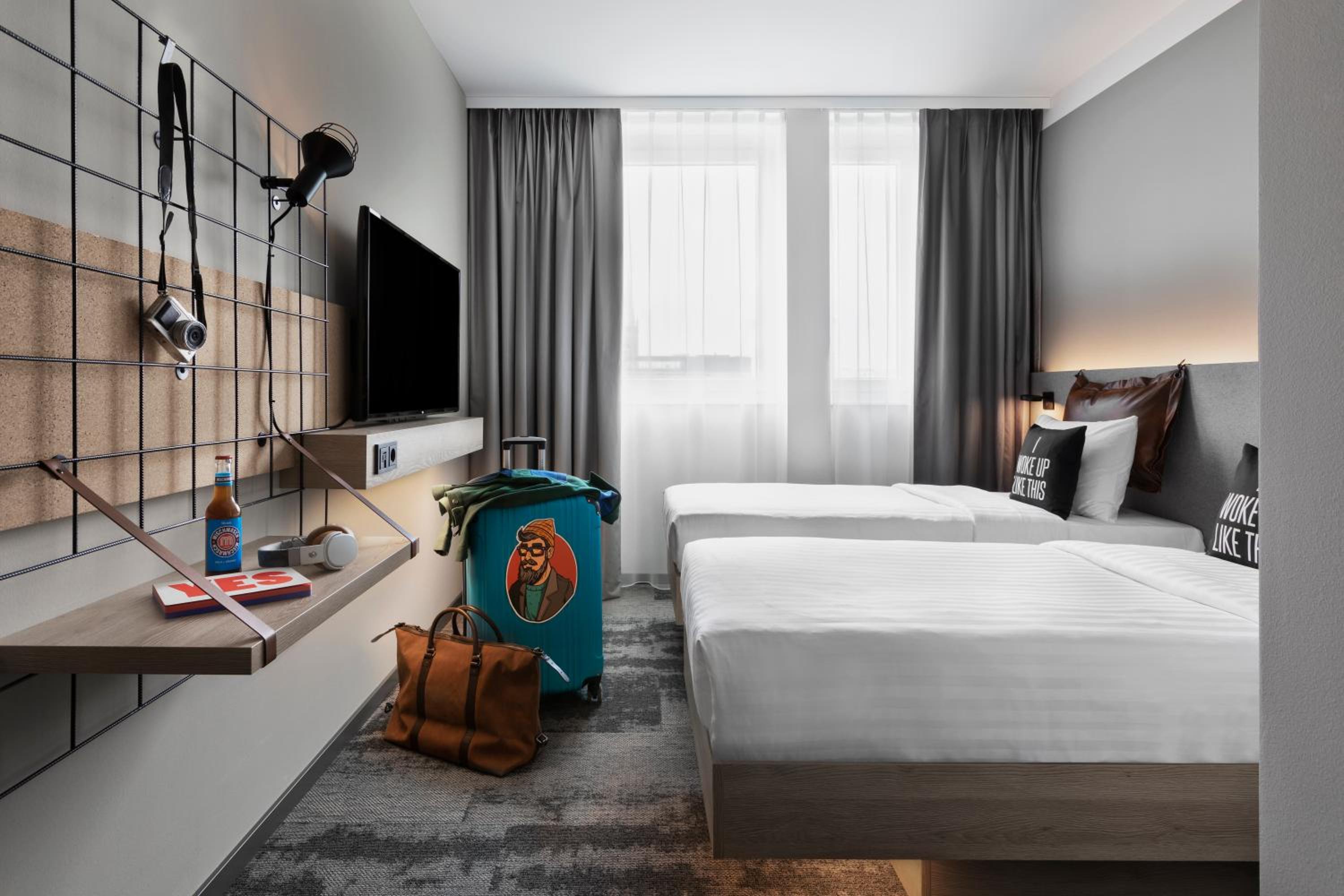 Moxy, Single Bed