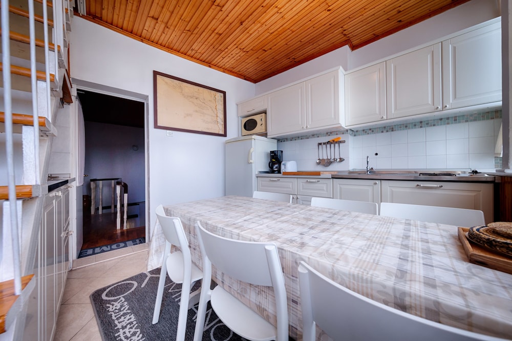Mira Seafront Guesthouse 45/46