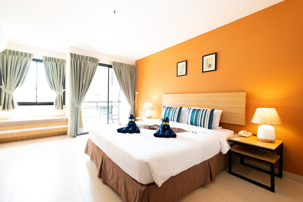 Vogue Hotel Pattaya 11/63
