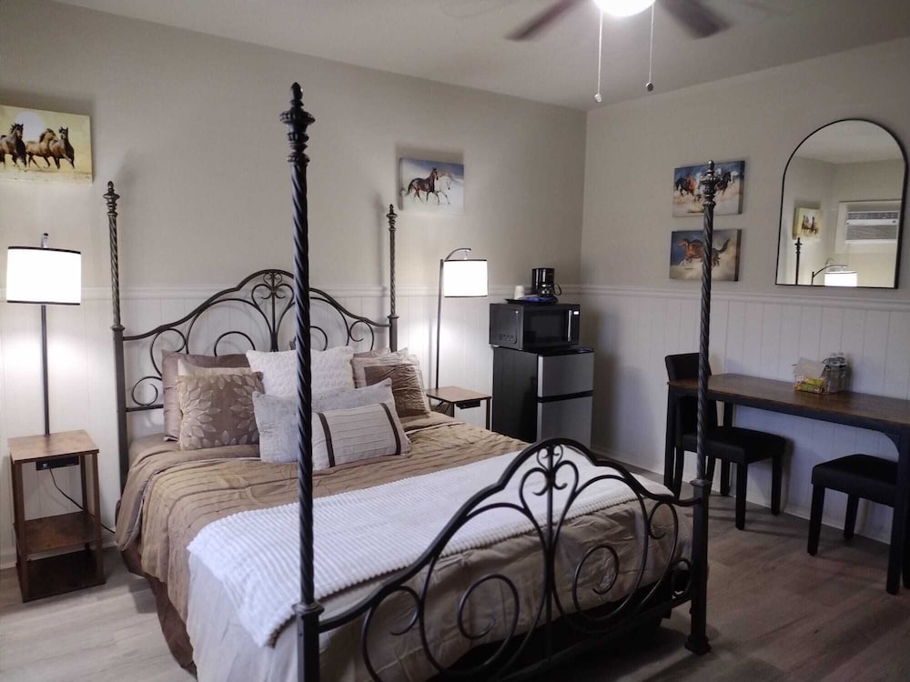 Shamrock Cove Inn 12/50