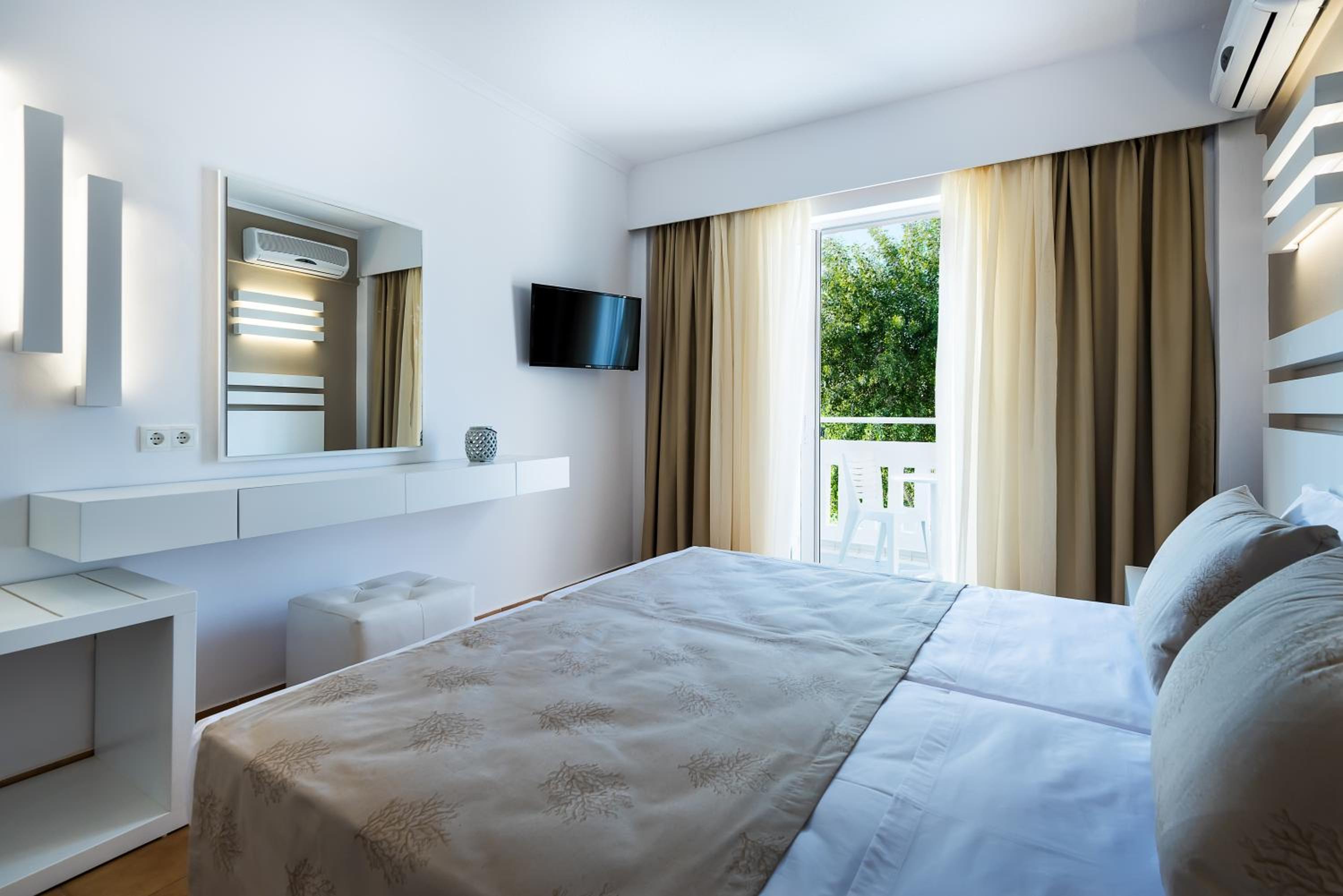 Gaia In Style Hotel - Adults Only 12/48