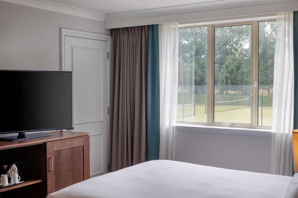 Room, Double Bed, DoubleTree by Hilton St Anne's Manor 6/12