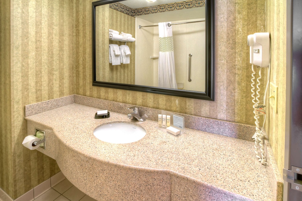 Hampton Inn & Suites by Hilton Petoskey 15/75