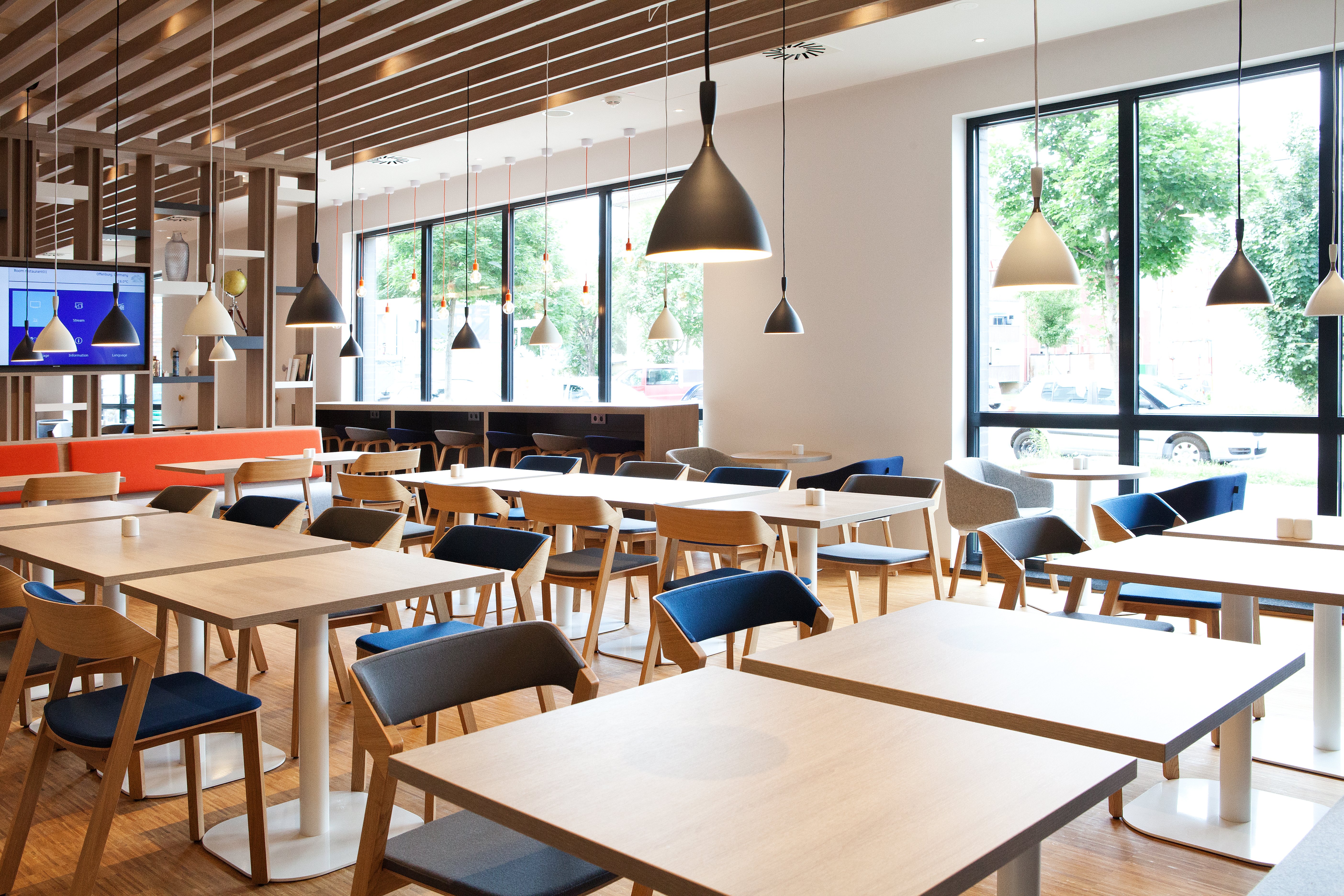 Holiday Inn Express Dusseldorf Airport 11/21