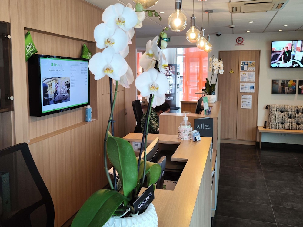 IBIS STYLES RENNES CENTRE GARE NORD 43/67