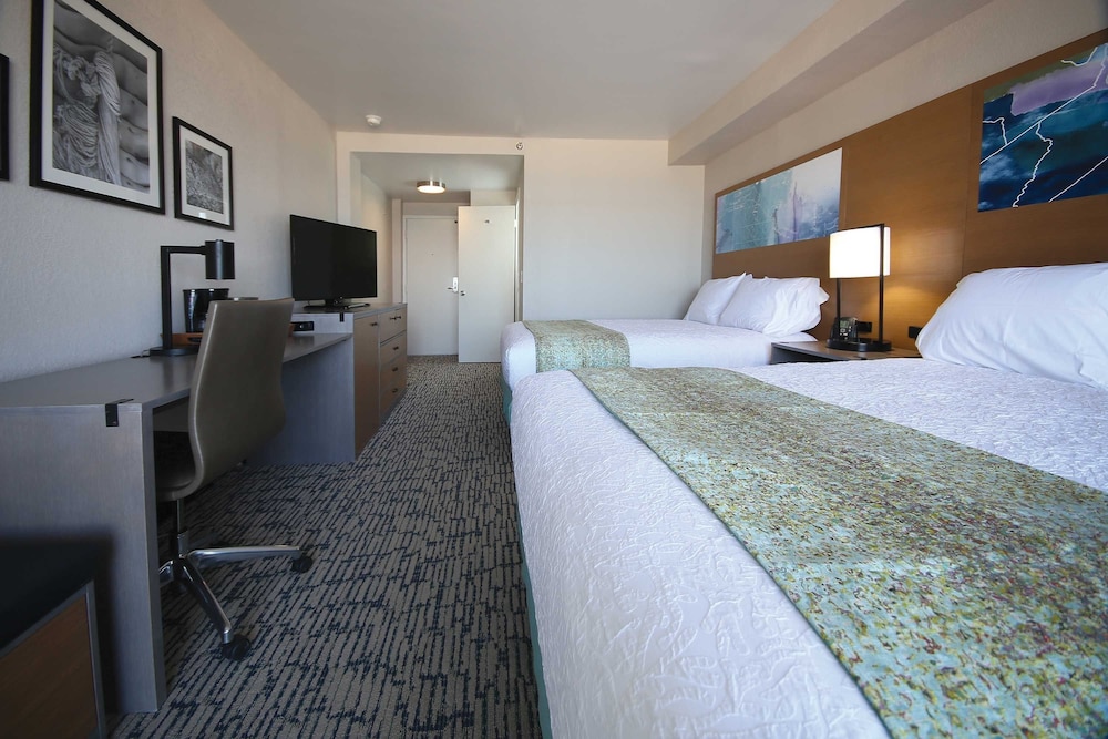 Surfbreak Oceanfront Hotel, Ascend Hotel Collection 17/61