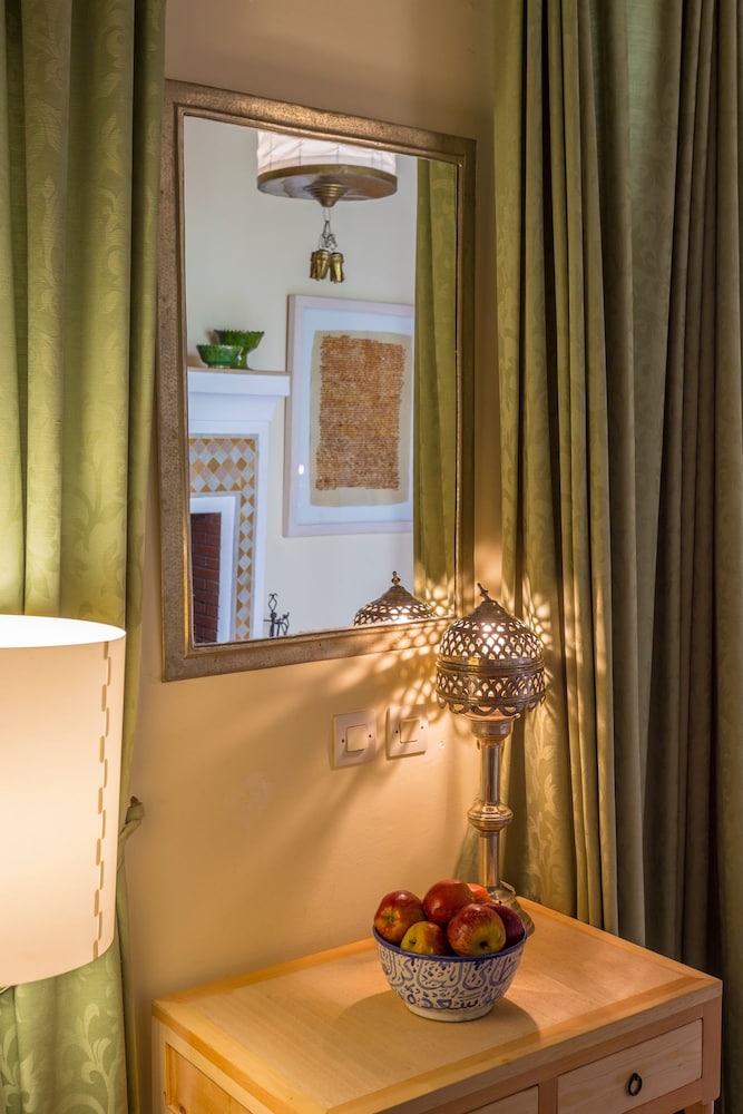 RIAD AZOULAY 48/76