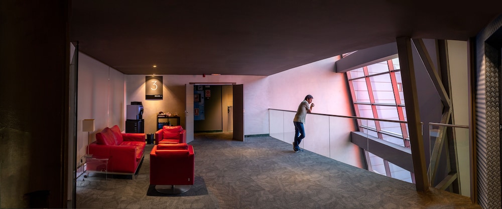 Barcelona Airport Hotel 47/86