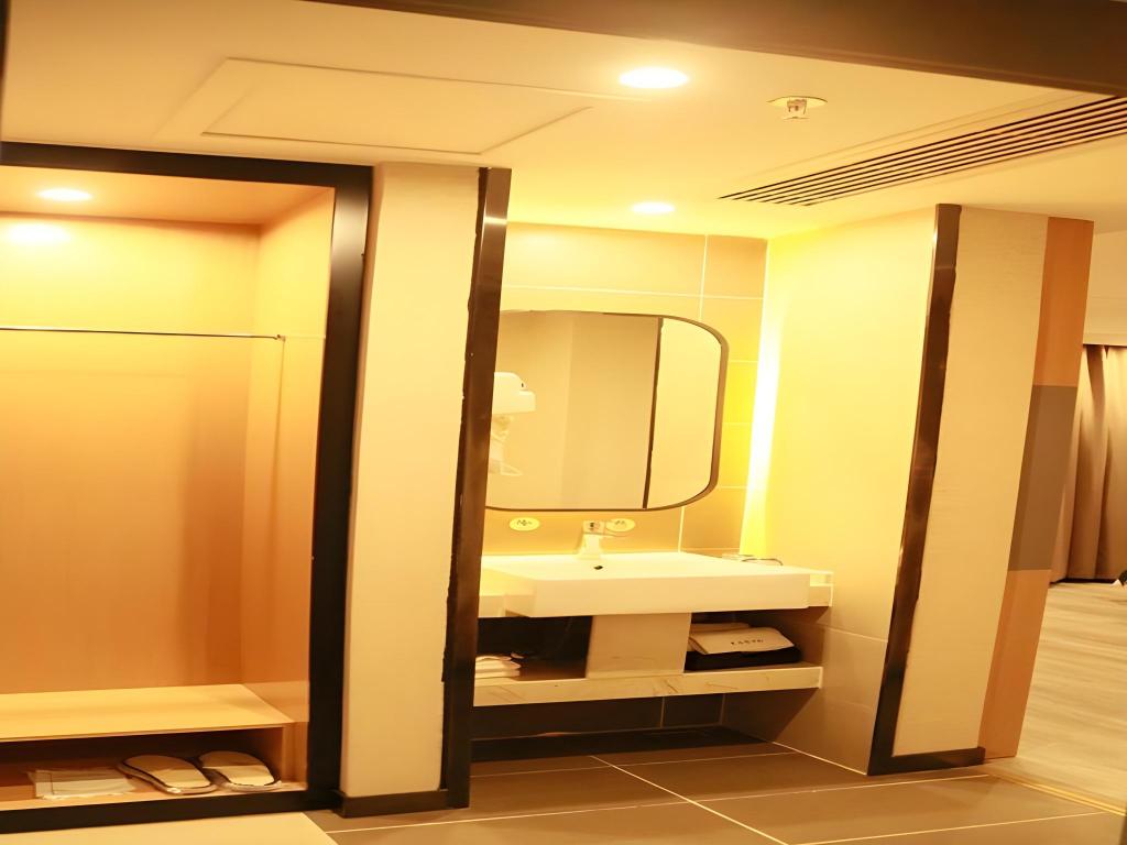 Lano Hotel (Guiding Yongchao Pedestrian Street) 37/54