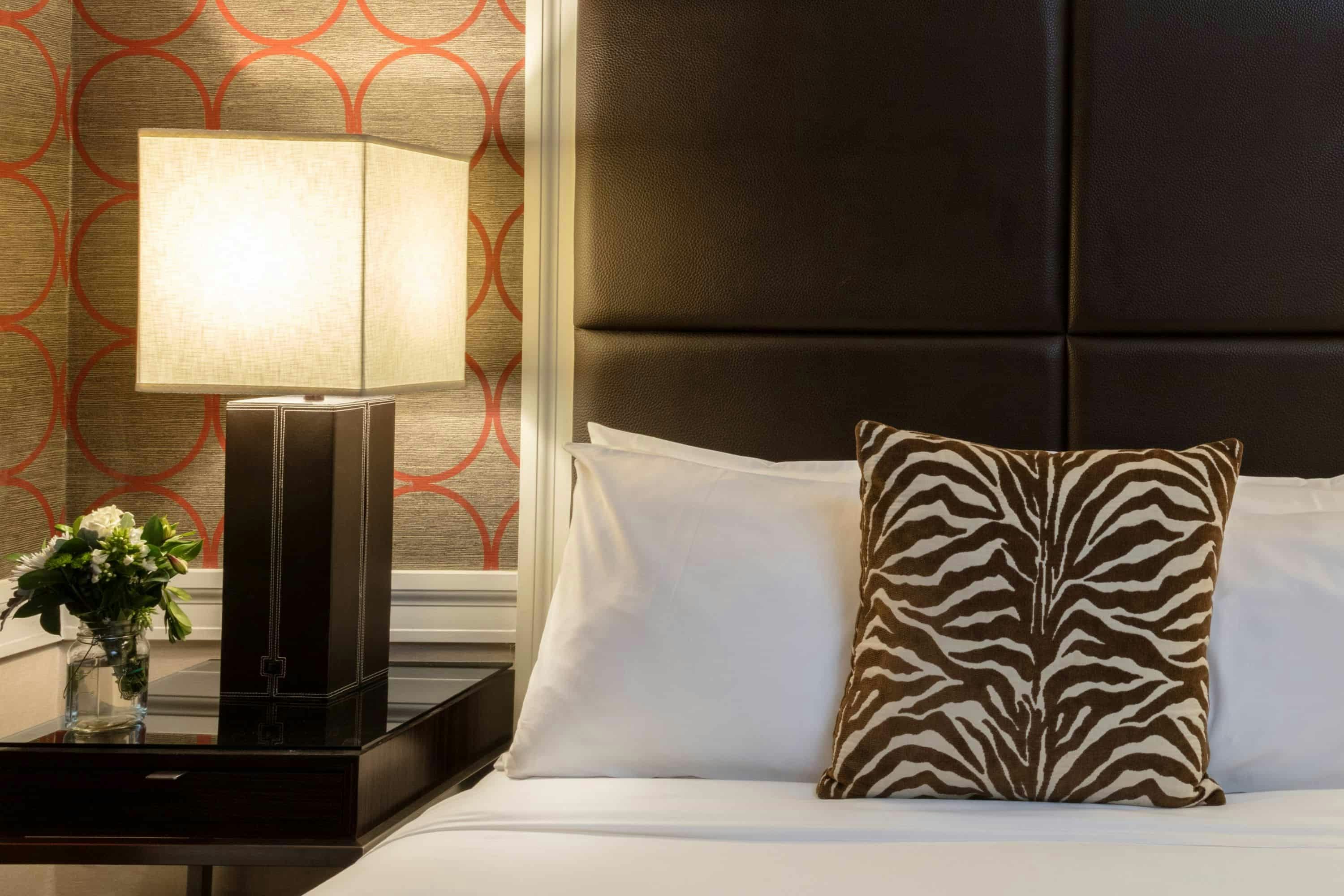 STANDARD, QUEEN BED