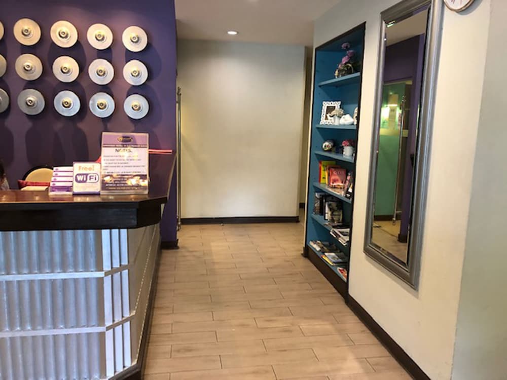 Sawasdee Hotel At Sukhumvit Soi 8 14/48