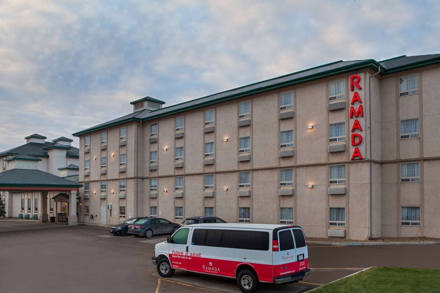 Ramada by Wyndham Red Deer Hotel & Suites 4/36