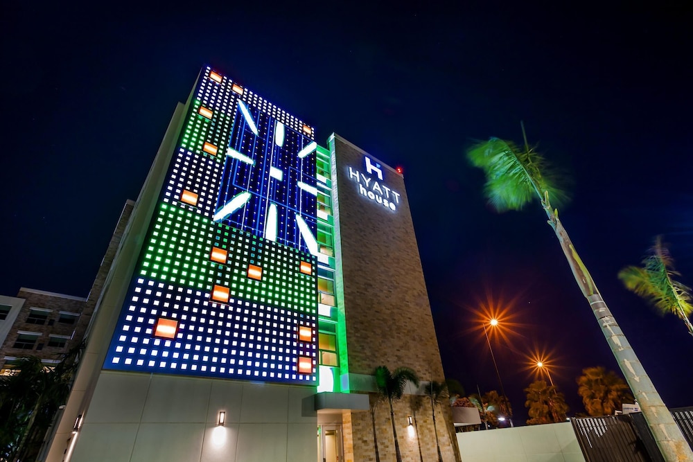Hyatt House San Juan 2/74