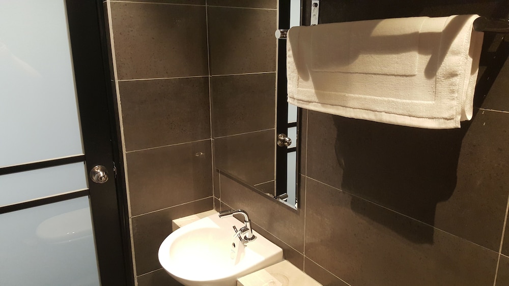 9 Square Hotel - Sri Kembangan 30/38