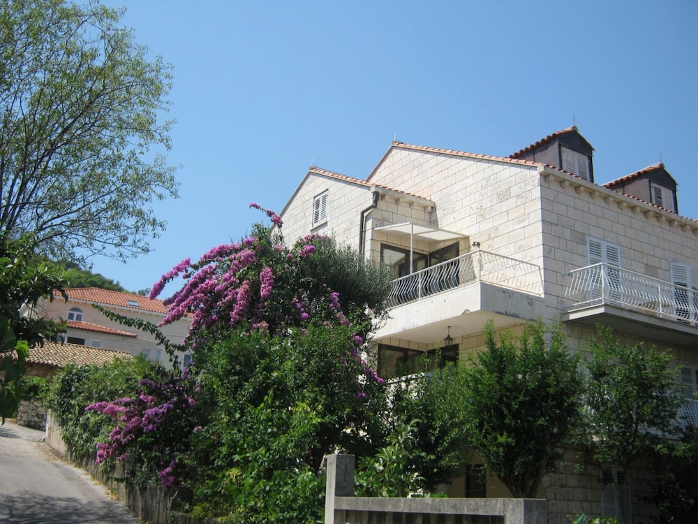 HOTEL APARTMENTS IVICA 47/50