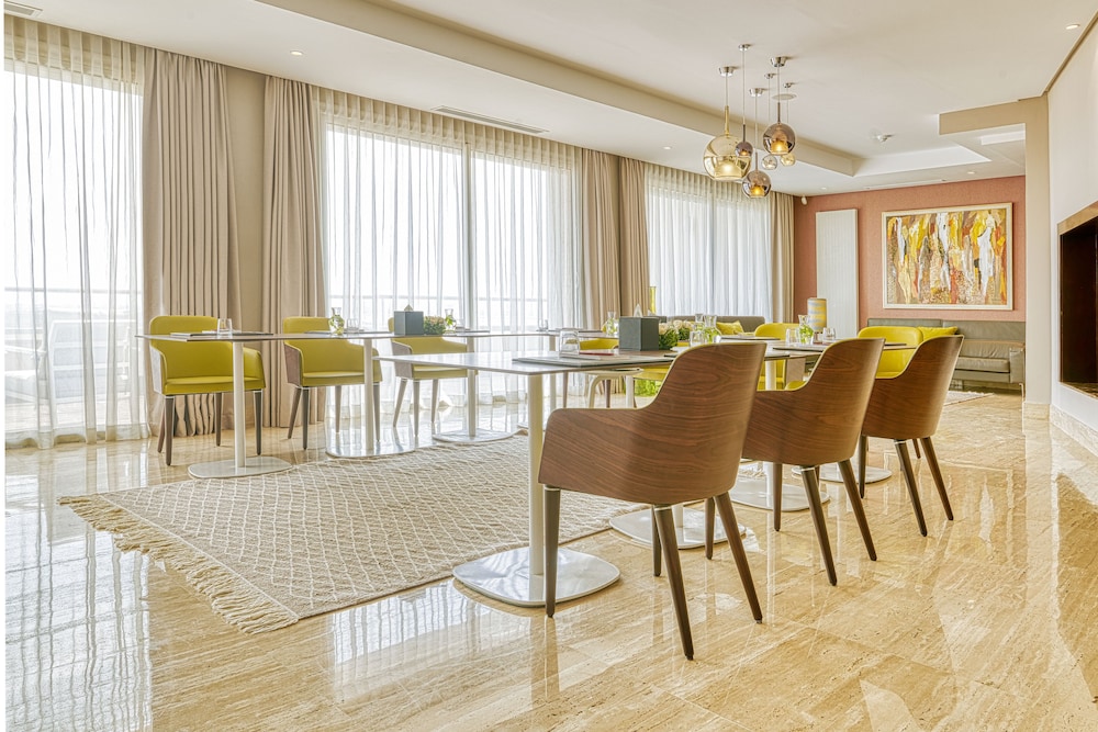 ADAM Hotel Suites 44/59