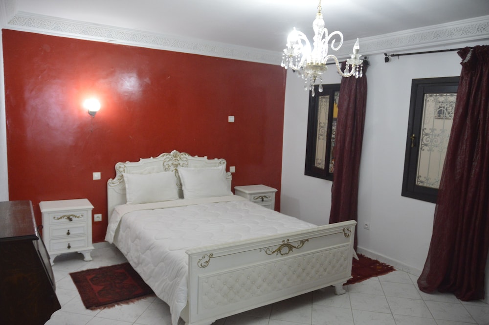 LUXURY, SUITE