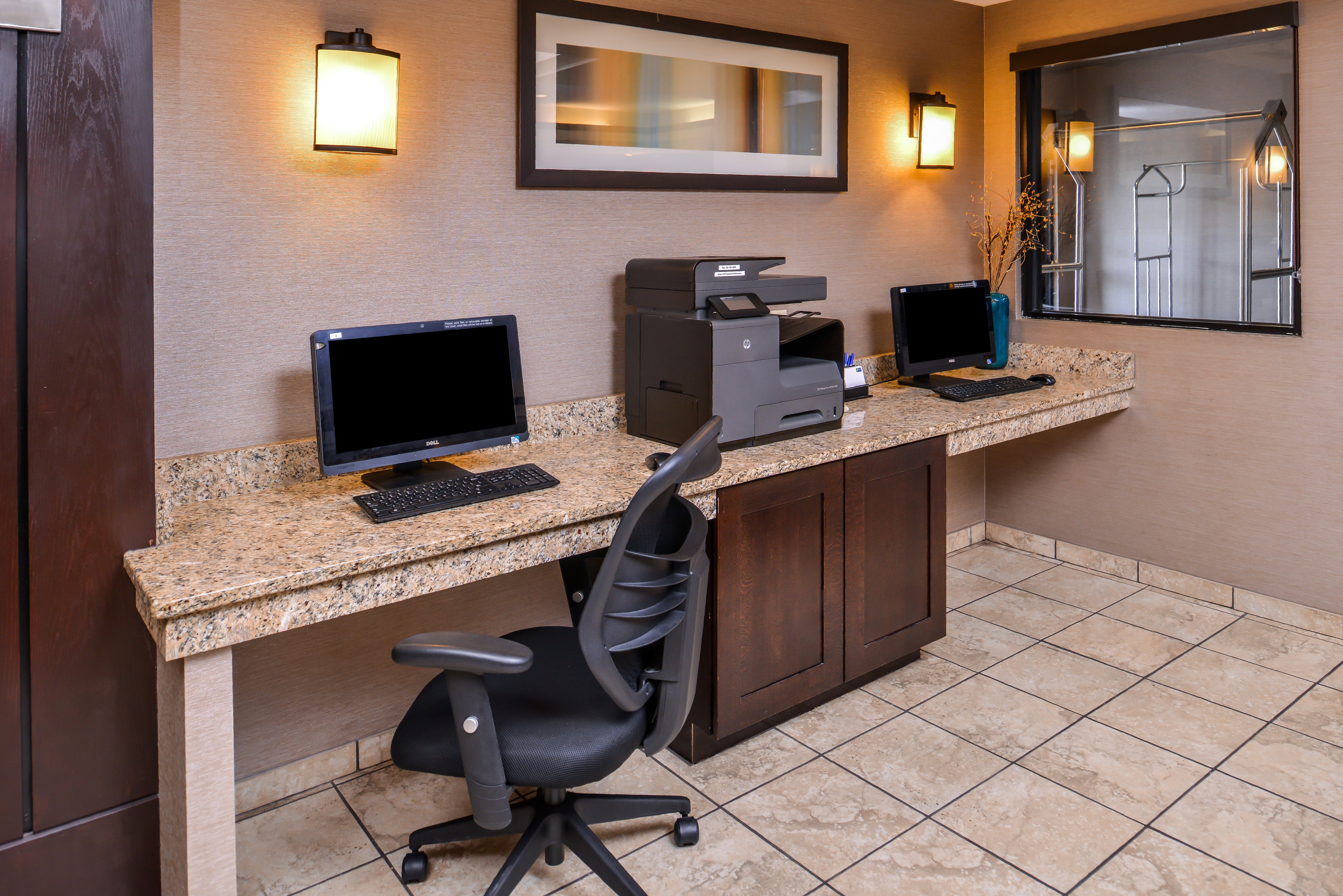 Holiday Inn Express Hotel and Suites Topeka West I-70 Wanamaker 57/62