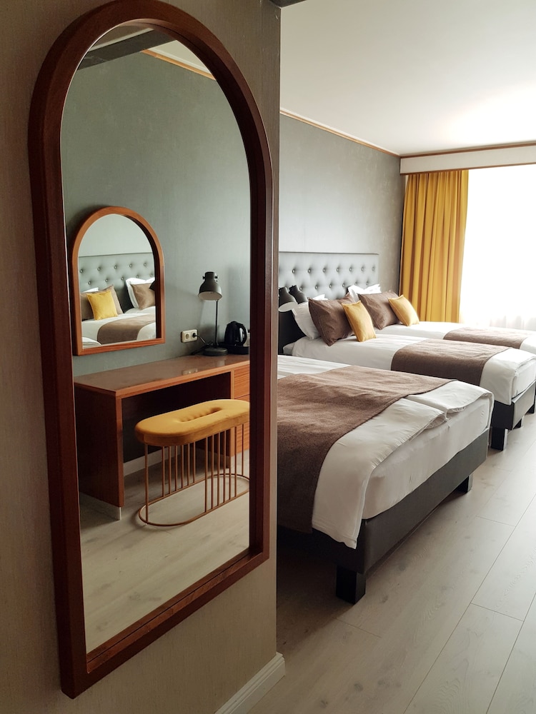 SUPERIOR, TWIN BEDS