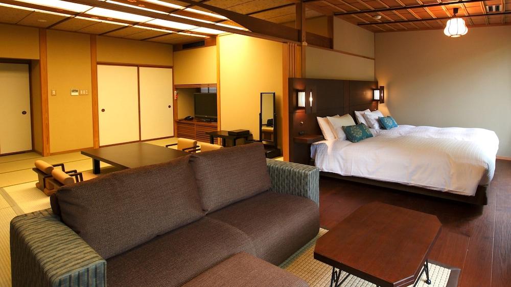 Japanese Western, Single Bed