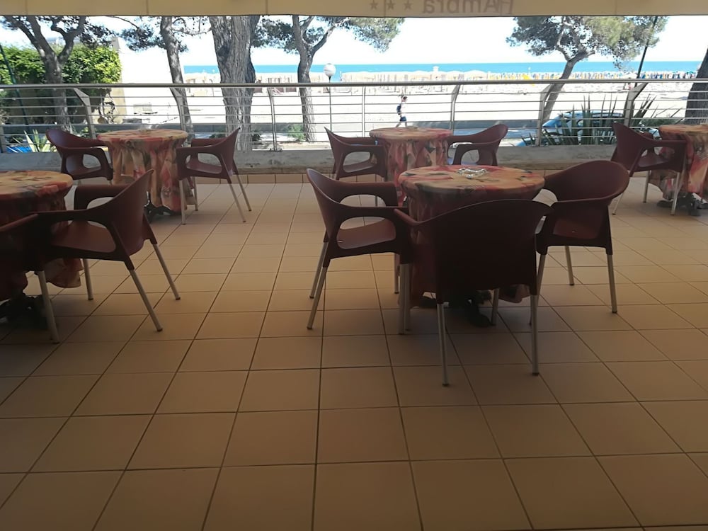 HOTEL AMBRA 38/50