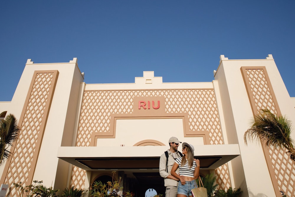 Hotel Riu Baobab in Pointe Sarene