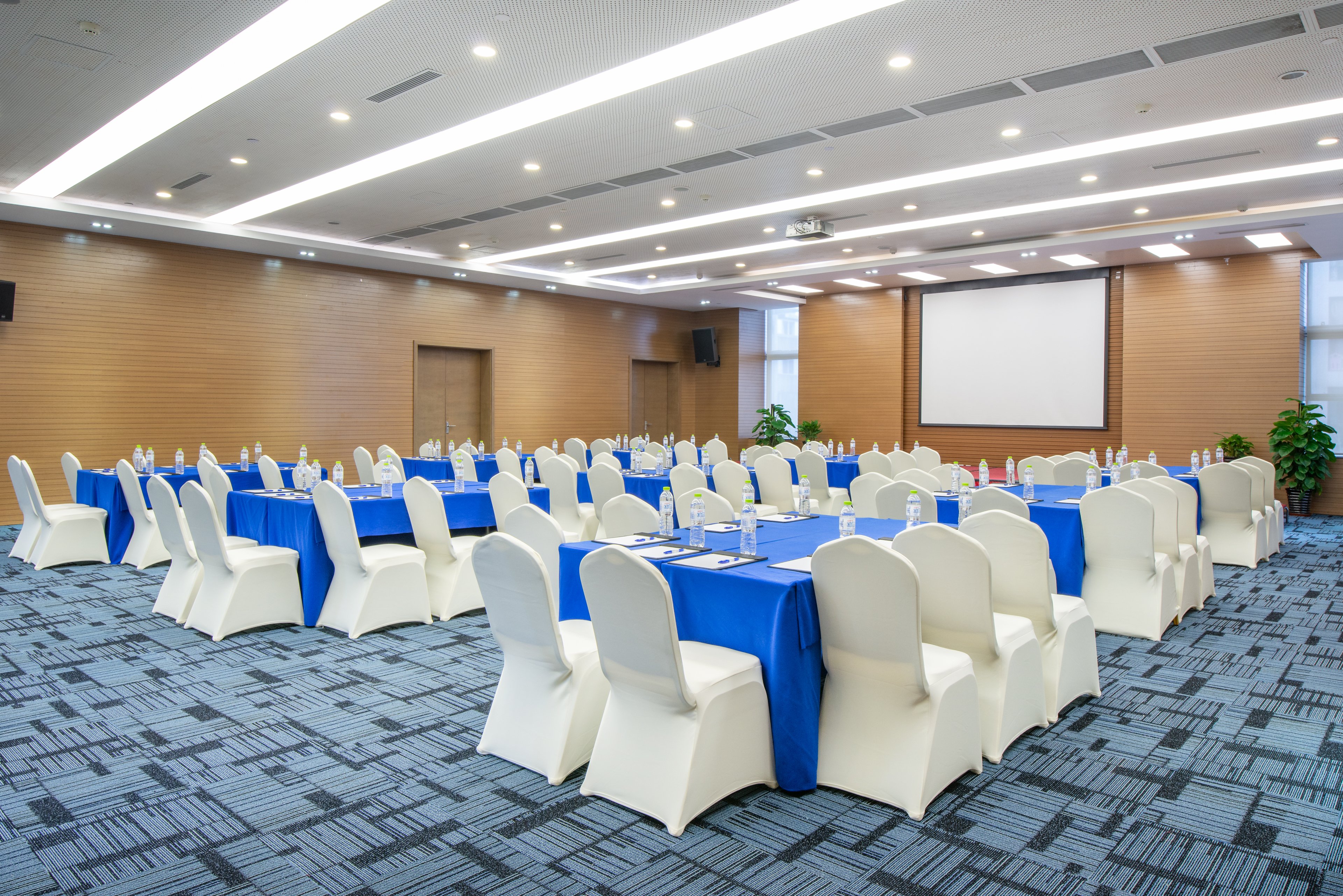 HOLIDAY INN EXPRESS CHENGDU WEST GATE 32/43