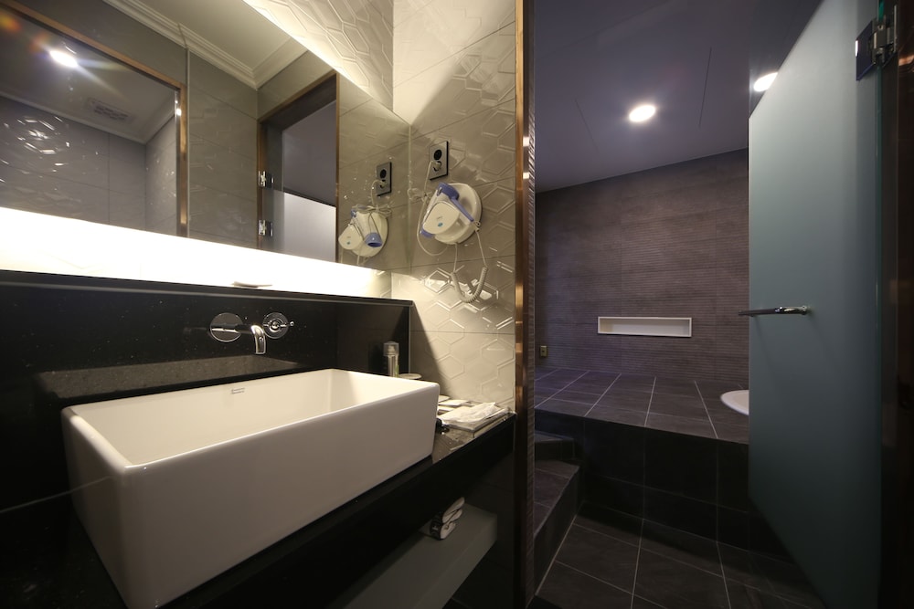 Bestie Hotel 29/33