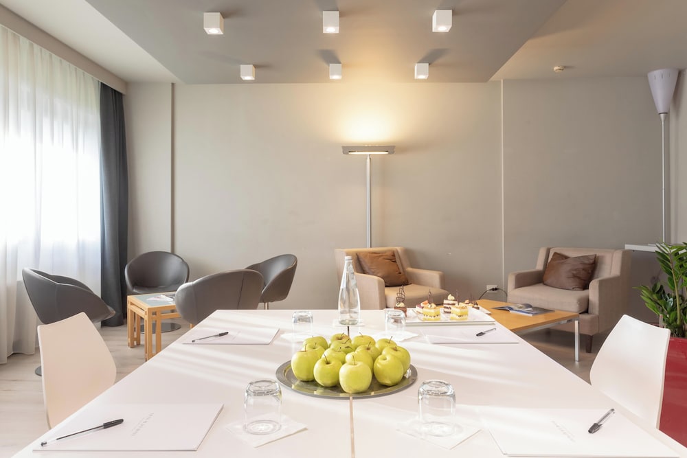 Living Place Hotel 90/105