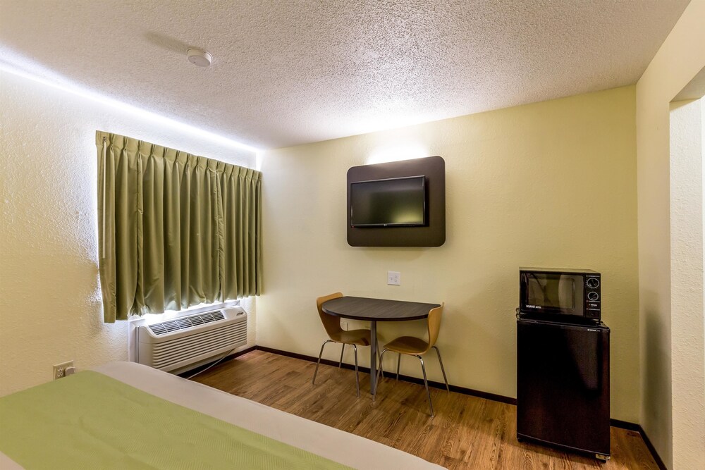 Motel6 Troy, IL 33/46