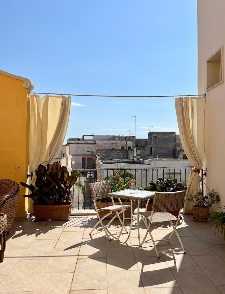 Palazzo De Castro 8/78