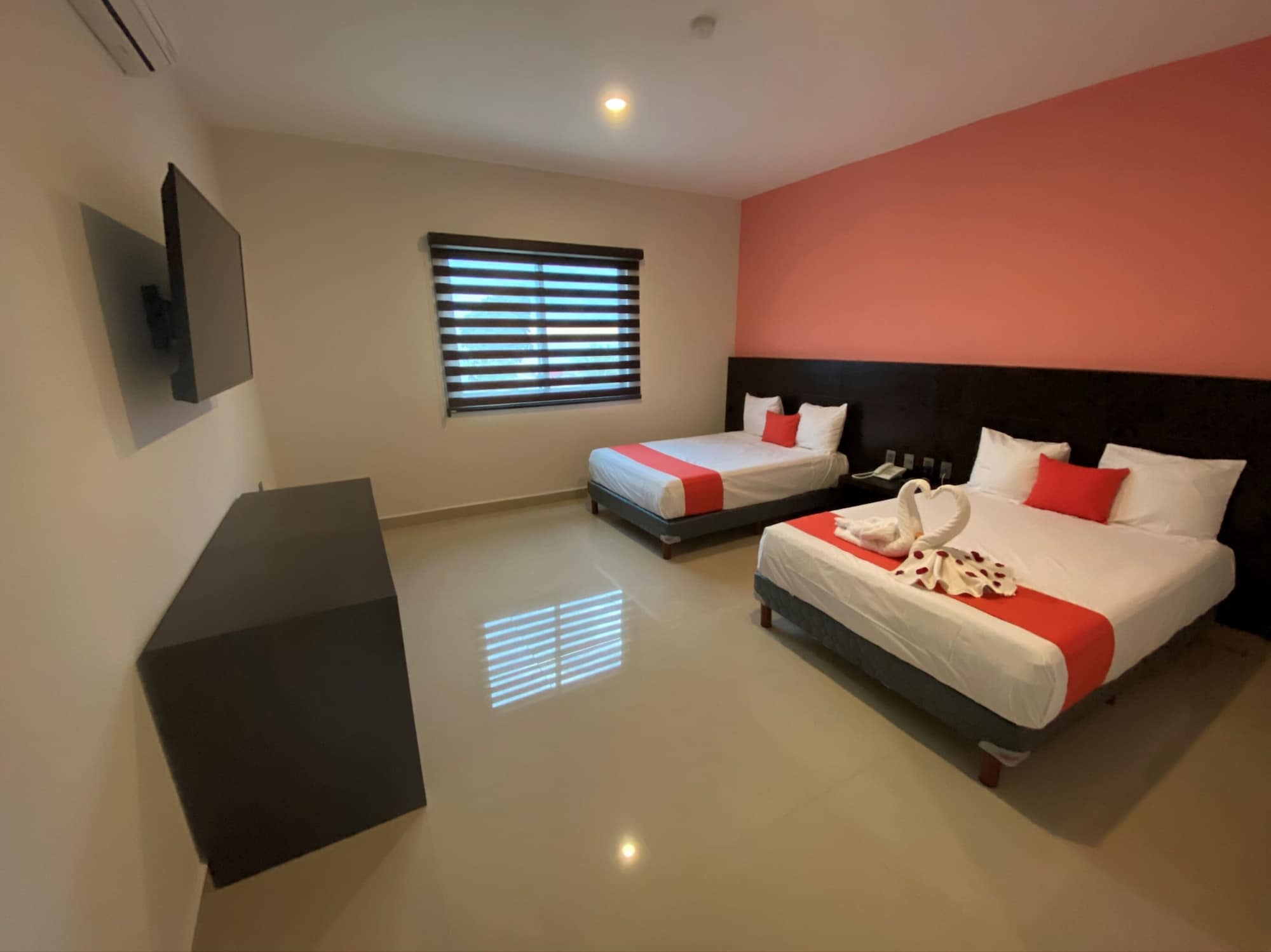 DELUXE, DOUBLE BED