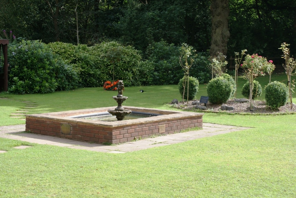 Hillscourt 30/42
