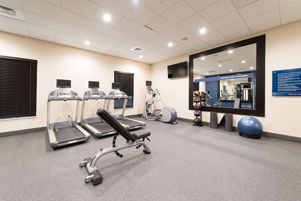 Hampton Inn & Suites Fayetteville 32/46