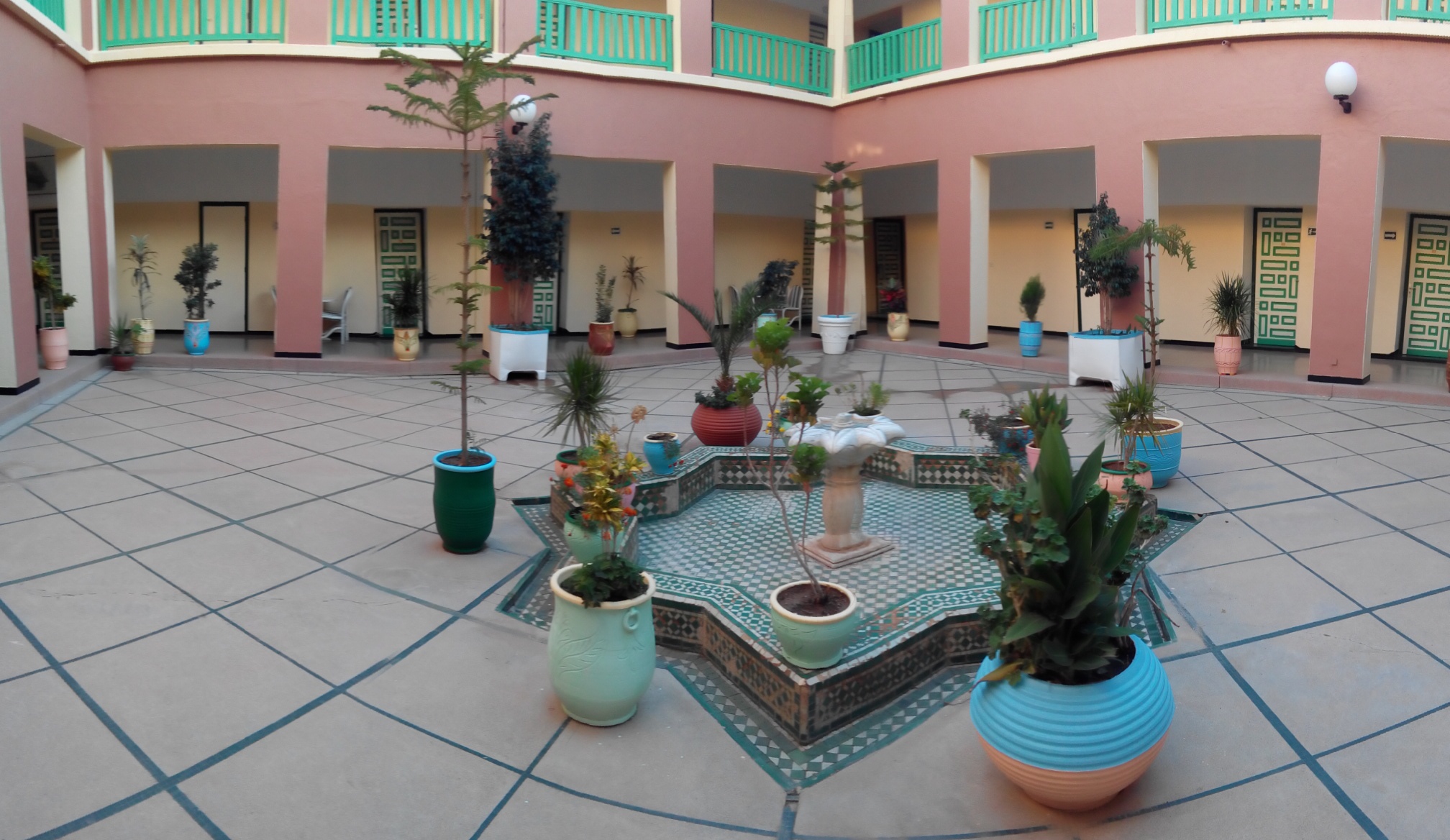 HOTEL LES AMANDIERS 32/39