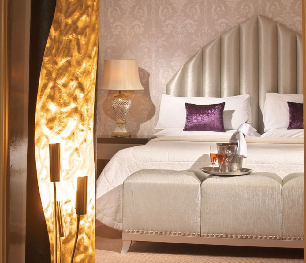 Castle Hotel Macroom 18/28