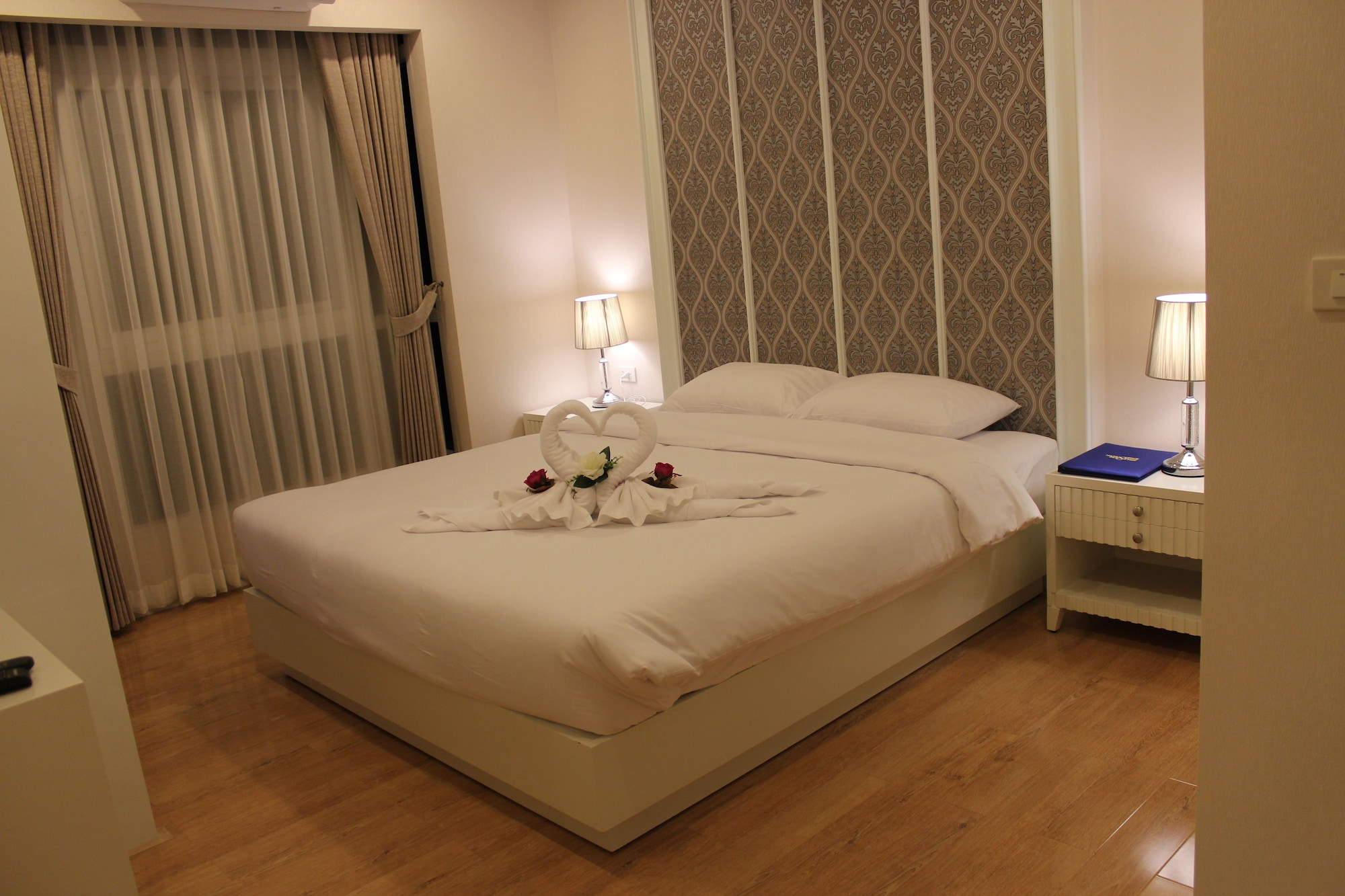Deluxe, King Bed, Bathtub