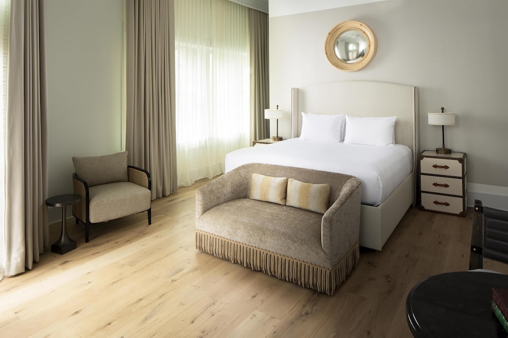 Renaissance, Suite, King Bed, Balcony، The Driskill In the Unbound Collection By Hyatt 2/3