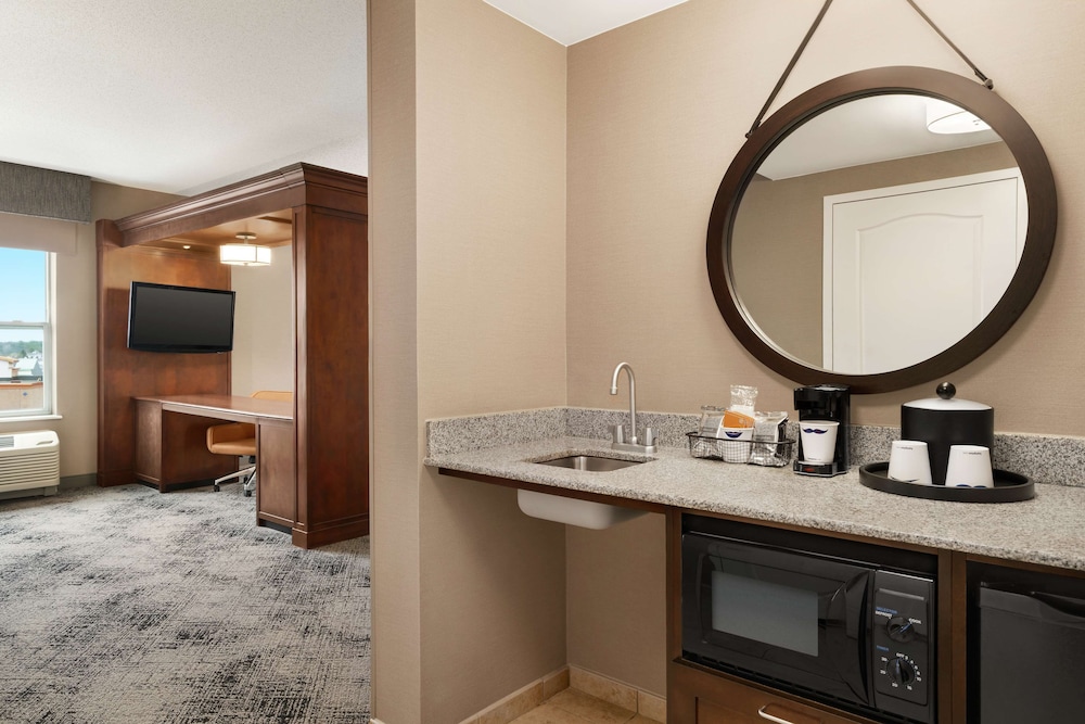 Hampton Inn Suites Exeter 42/52