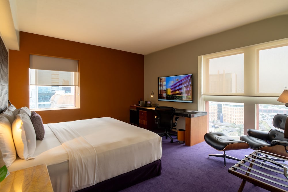 Camino Real Club, King Bed